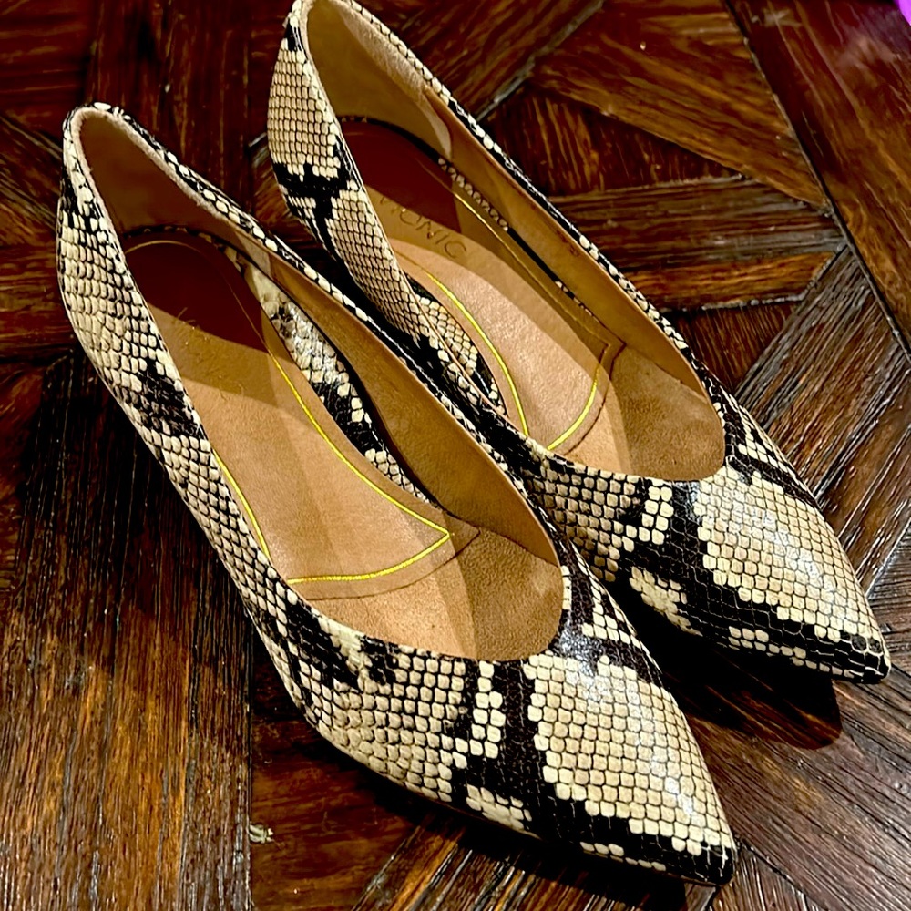 Vionic Snake Pattern Heels Size 6.5 Worn Twice.